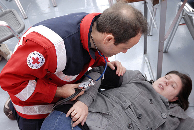 Die DRK-Betreuungsdienste. Bei Ereignissen mit Personenschäden wird die Rettungsdienstleitstelle je nach dem Ausmaß der Schadenslage, alle zur Verfügung stehenden eigenen Rettungsmittel alarmieren und einsetzen.